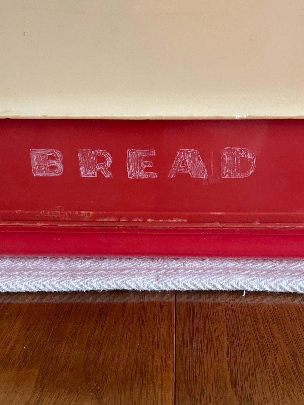 LUSTRO-WARE No. B-20 Plastic Vintage Retro BREAD Box Red/Cream Hinge Lid GUC - Picture 3 of 11